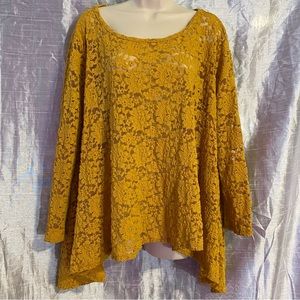 Audrey 3+1 gold floral lace top, unknown size, I suspect SZ M,sleeves are narrow